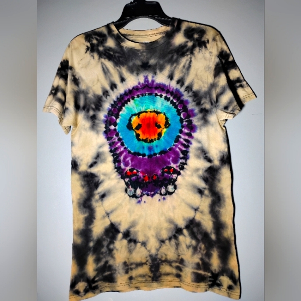 Handcrafted Reverse tie-dyed Stealie shirt size medium in purple